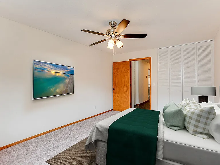 2435 Pillsbury Ave. S. — Photo 6