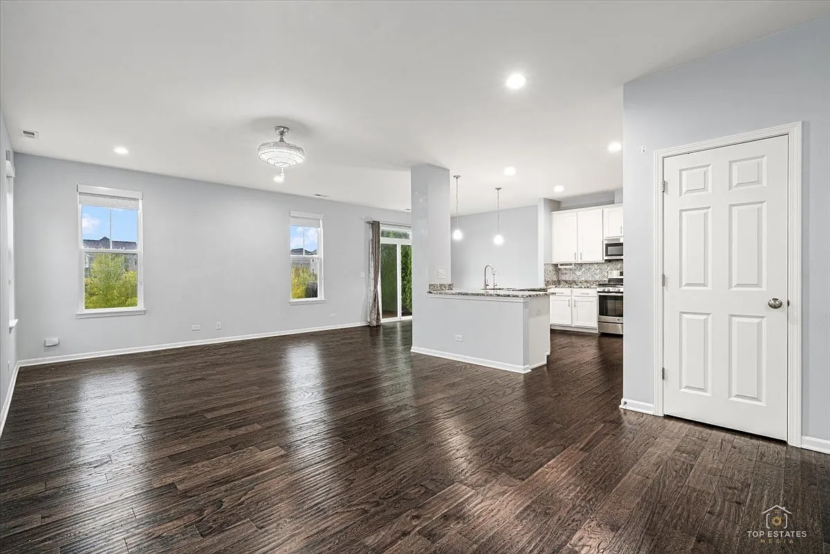 3 bed, 2.5 bath, 2064 sqft, $3,000 — Photo 3