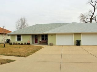 322 Lakeshore Dr, Mccook Lake, SD 57049