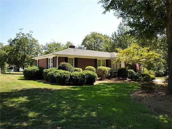3rd image of 531 Forest Ln