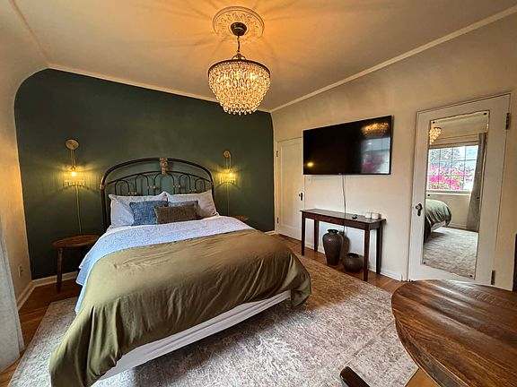 3rd image of 130 N Franklin Ave #1
