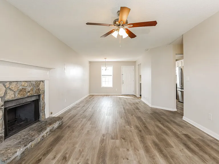 600 Sheffield Ct — Photo 6