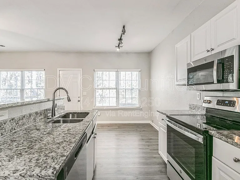 2817 Windsor Forrest Ct — Photo 15