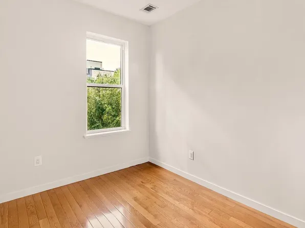 958 Madison Street image 4 of 8