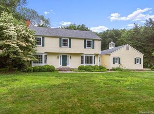 19 Brookside Dr, Woodbridge, CT 06525
