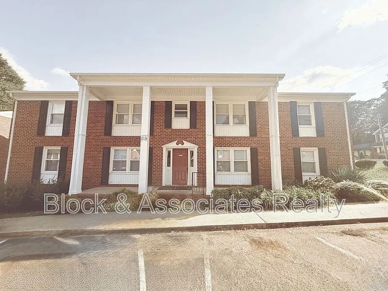 2 bed, 1.0 bath, $895 — Photo 2