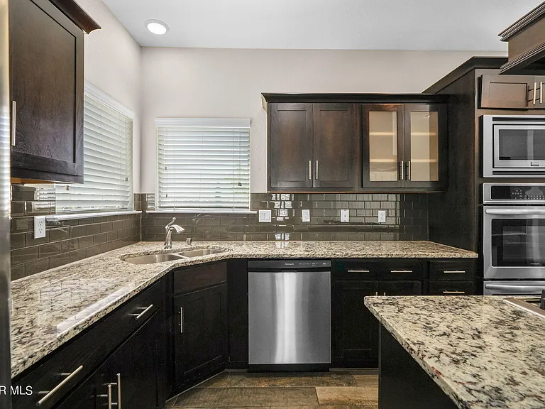 7877 Enchanted View Dr — Photo 16