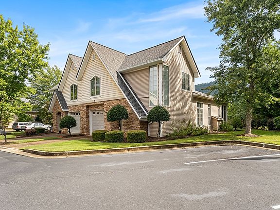 2nd image of 416D Oakmont Dr
