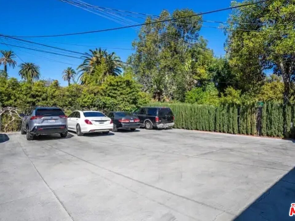 2nd image of 1215 Crenshaw Blvd
