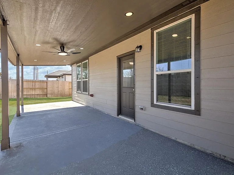 519 Louis Ln — Photo 31