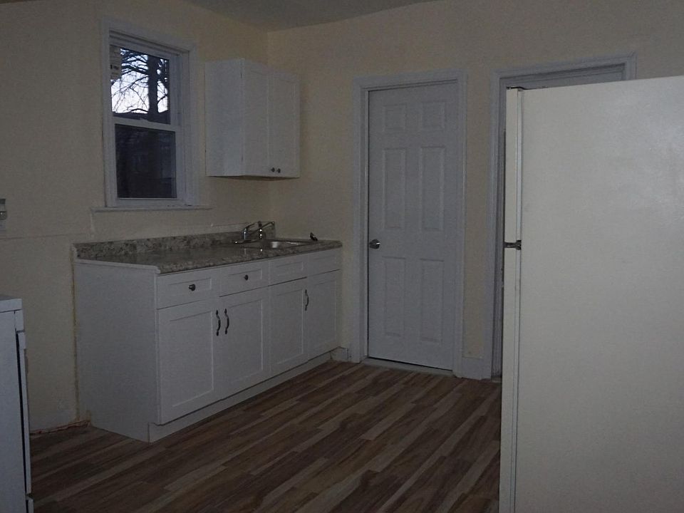 1st image of 34 S Munn Ave #2