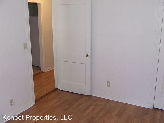 4th image of 3621 Willing Ave