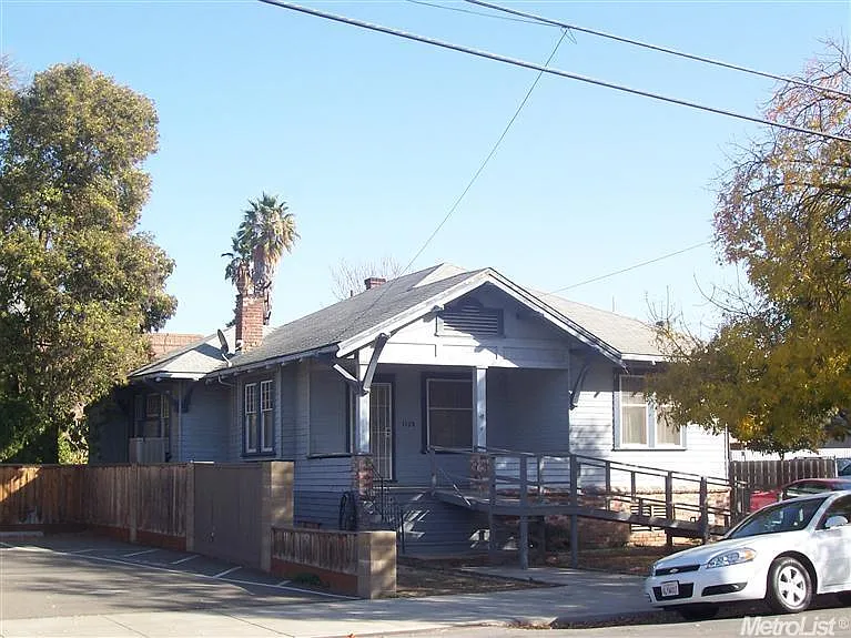 1128 N Harrison St photo 1