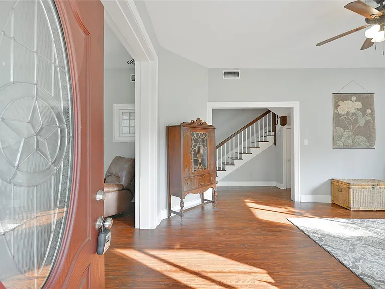 3427 Avenue L — Photo 4