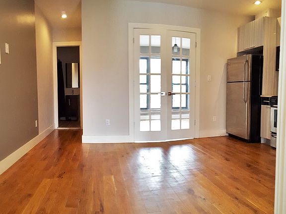 5th image of 443 Harman St #5