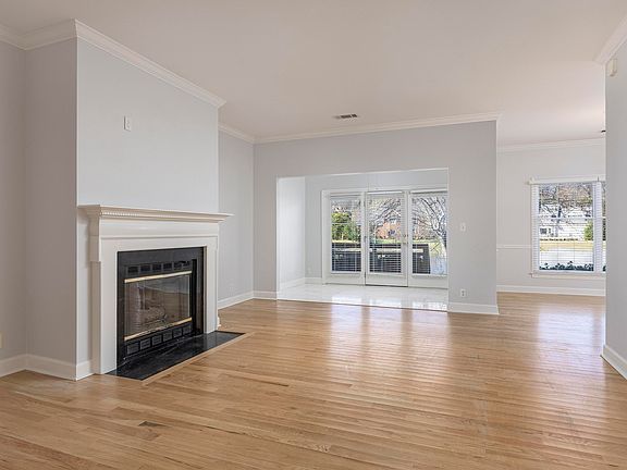 3rd image of 1006 Southbridge Ln