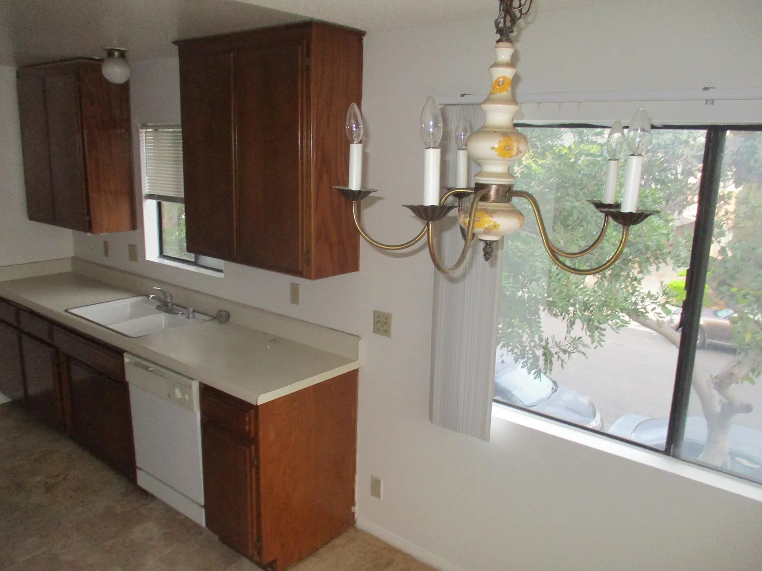 12712 Cranbrook Ave — Photo 2
