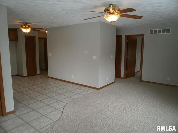 5th image of 641 E Park St
