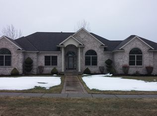 7 Primrose Ln, Williamsville, NY 14221