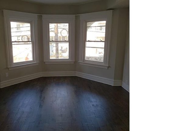 3rd image of 193 Woodside Ave APT 3