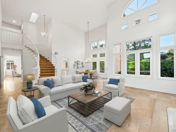 516 Camino Bailen, Escondido, CA 92029