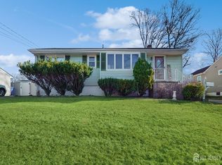 162 Rutherford Ave, Woodbridge, NJ 07095