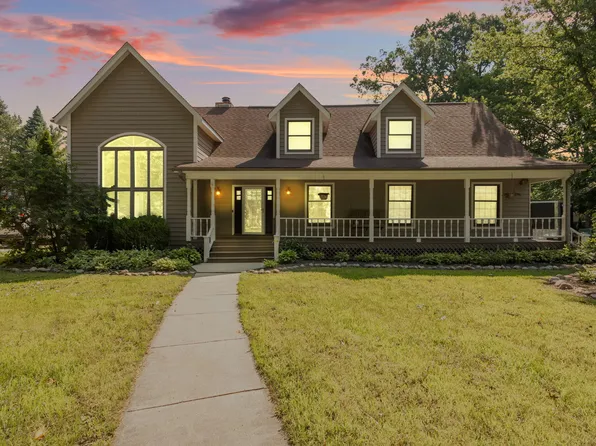 4106 Oak Grove Dr, Valparaiso, IN 46383