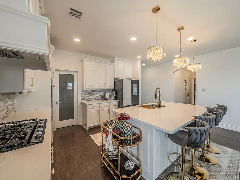 1742 Holmwood Dr — Photo 4