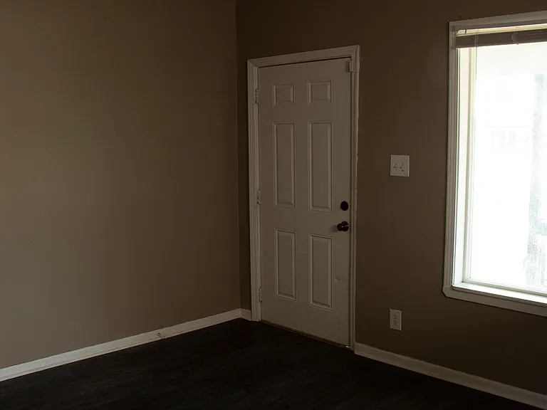1103 N Keystone Ave — Photo 3