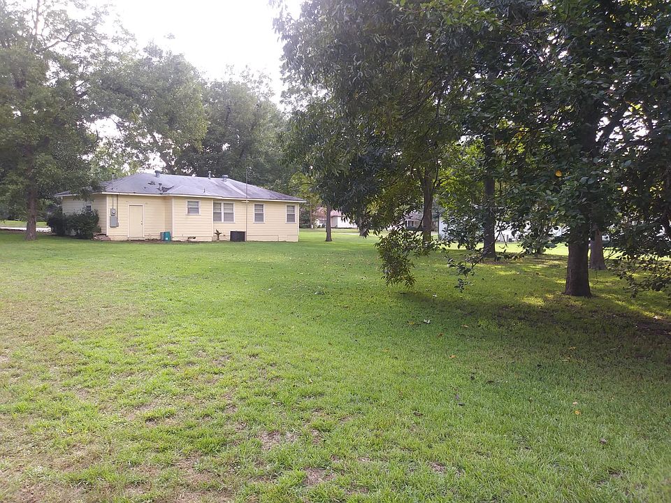 1st image of 415 Gardner Dr