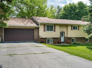 3787 Rohr Rd, Orion, MI 48359