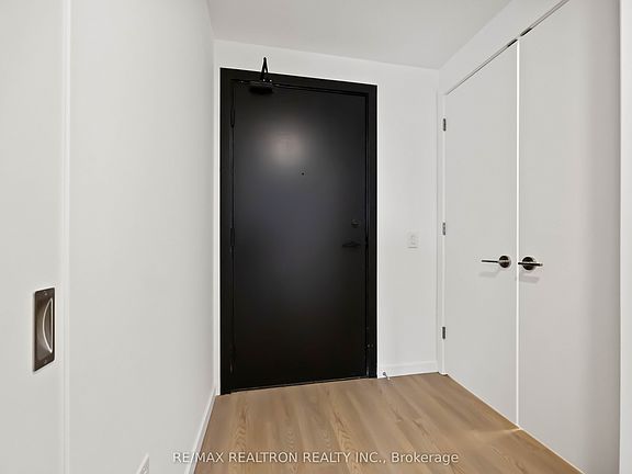 3rd image of 689 The Queensway #201