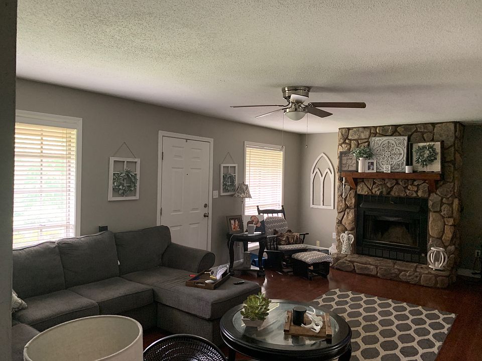 2nd image of 635 Calvert Rd
