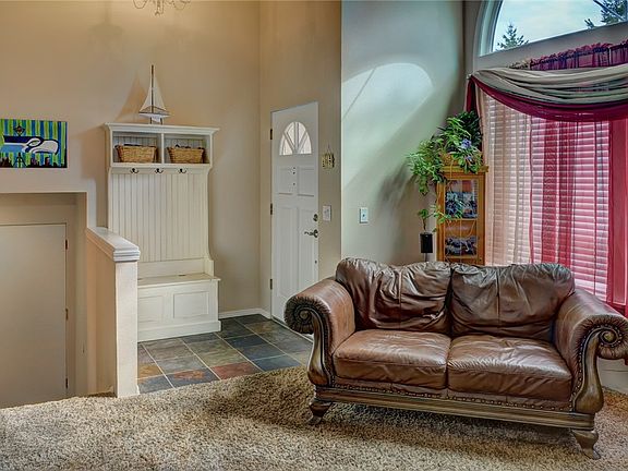 5th image of 4012 Holly Park Dr NW