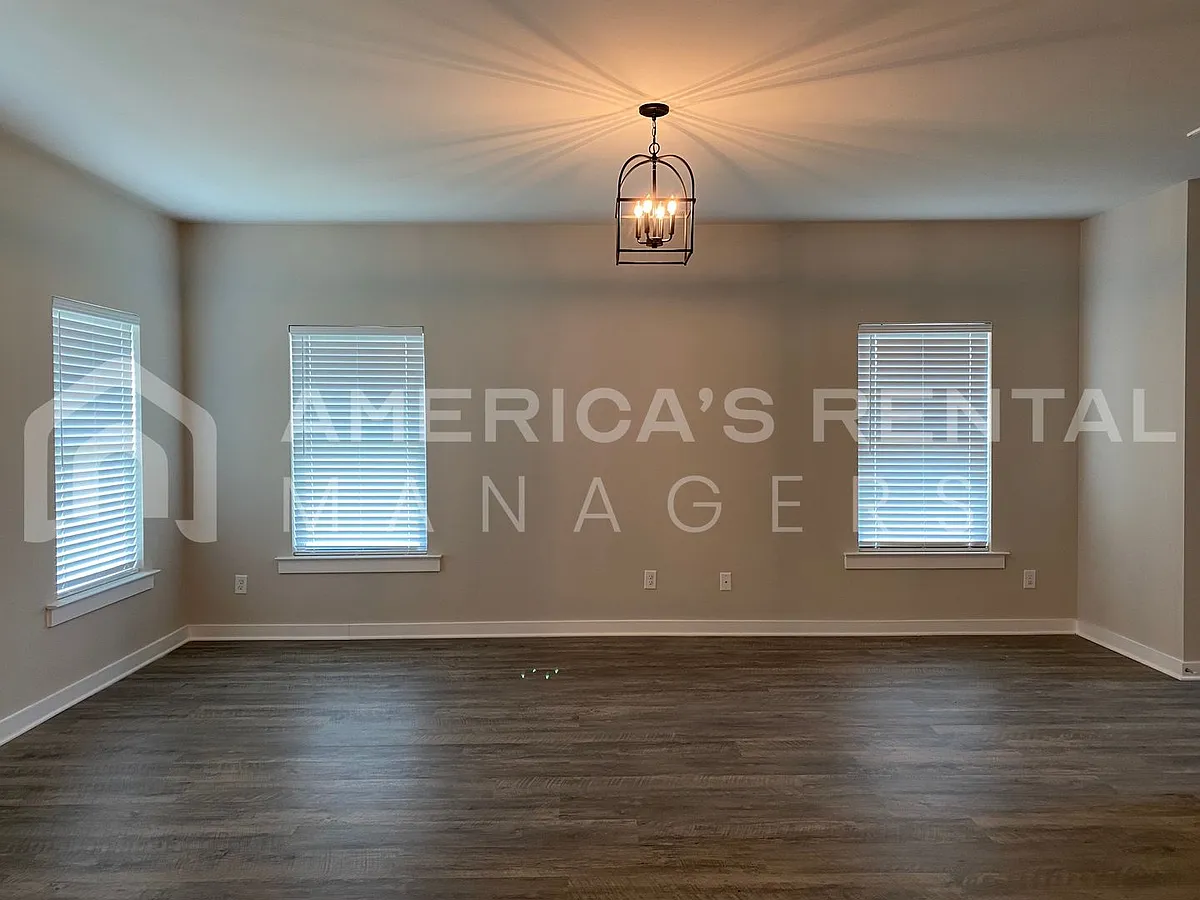 Building Photo - 490 Ridge View Cir