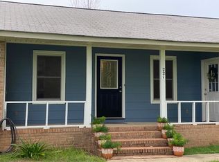 221 Sedgefield Rd, Centerville, GA 31028