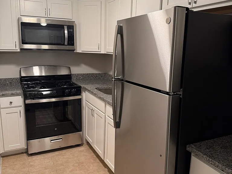 10 Karen Cir #4 — Photo 1