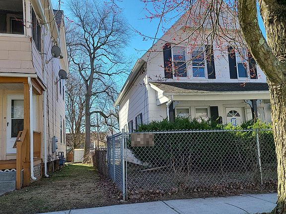 3rd image of 72 Beacon Ave