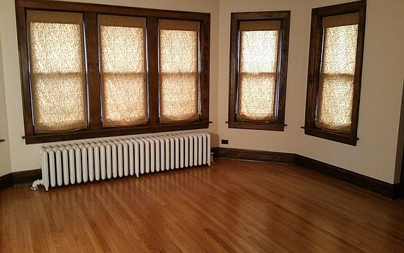 3rd image of 10527 S Avenue F