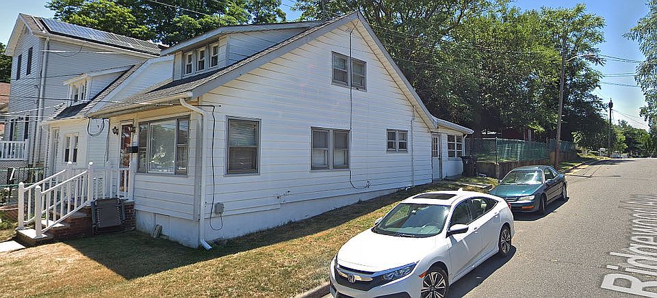 2nd image of 104 Burlington Ave
