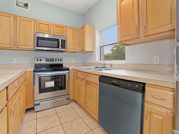 5th image of 2765 Gregary Ave