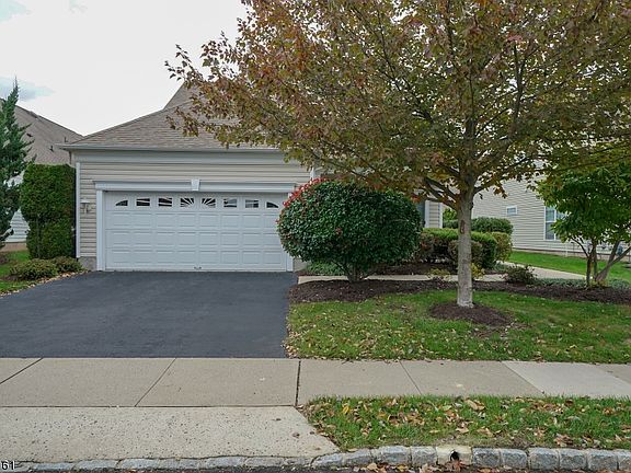 4th image of 417 Breakers Ln