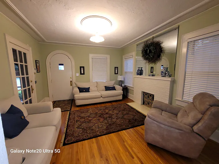 1928 Winona Ave — Photo 10