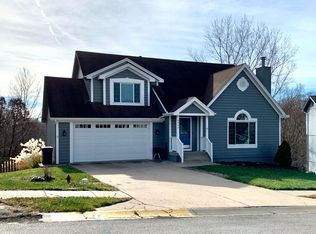 6462 NW Valley Dr, Parkville, MO 64152