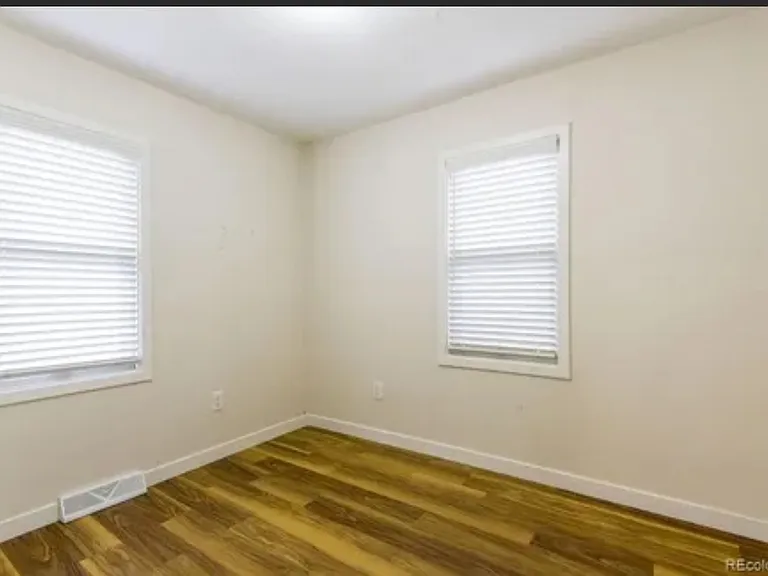 2084 Elmira St — Photo 7