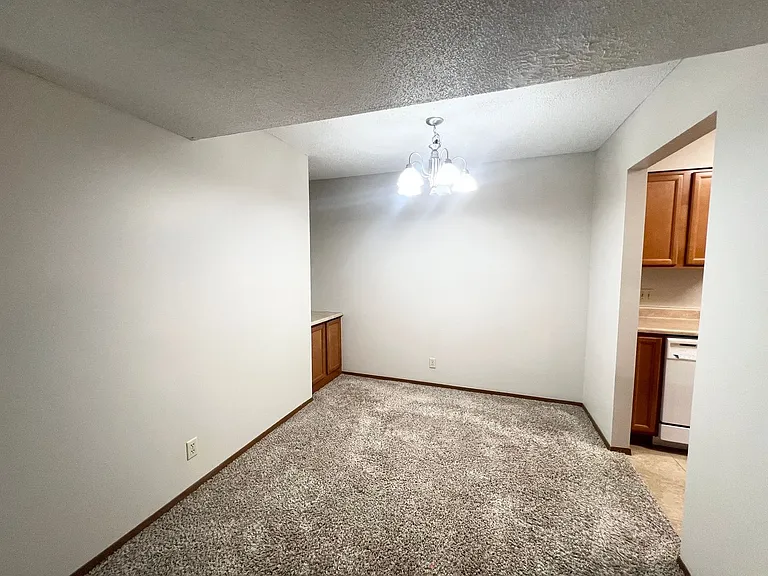 Oakridge Apartments — Photo 19