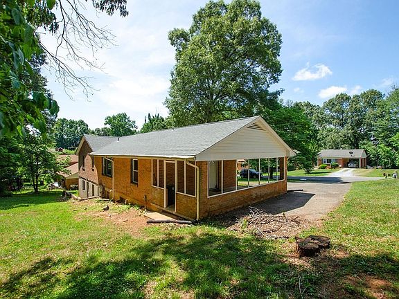 4th image of 302 Woodway Dr