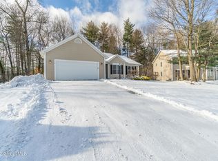 6 Meadow Run, Clifton Park, NY 12065
