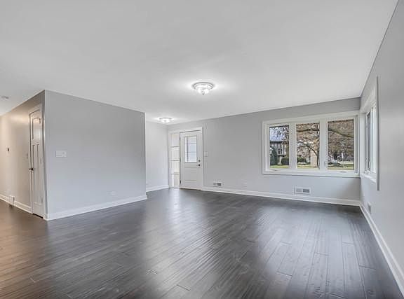 4th image of 724 Palladium Dr E