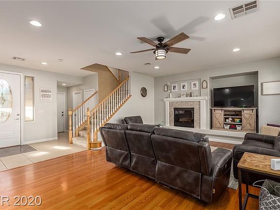 3rd image of 9056 Wolf Dancer Ave